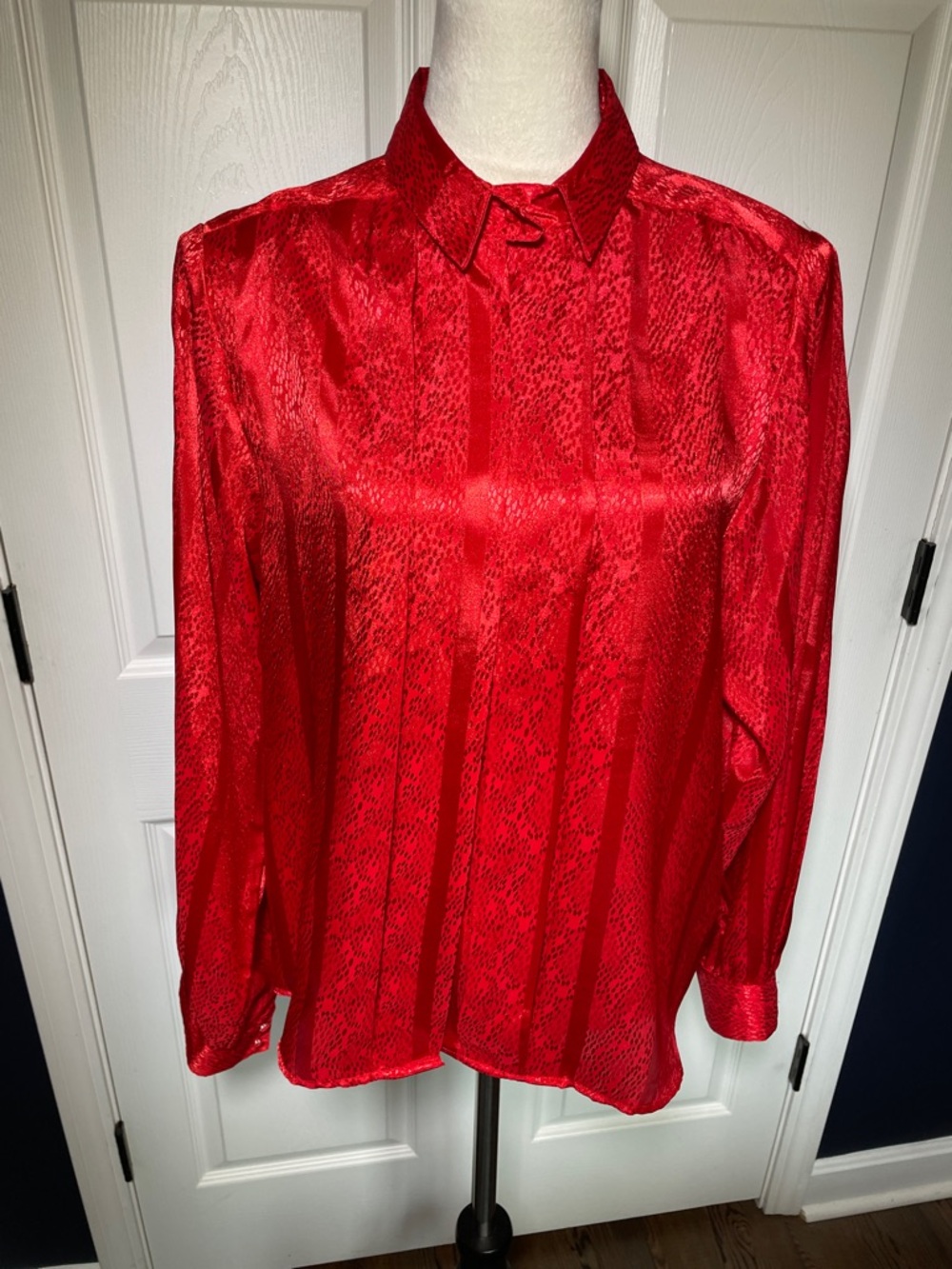 Vintage Jai‎ Dalis Red Satin Button-Down Blouse Long Sleeve Size 18